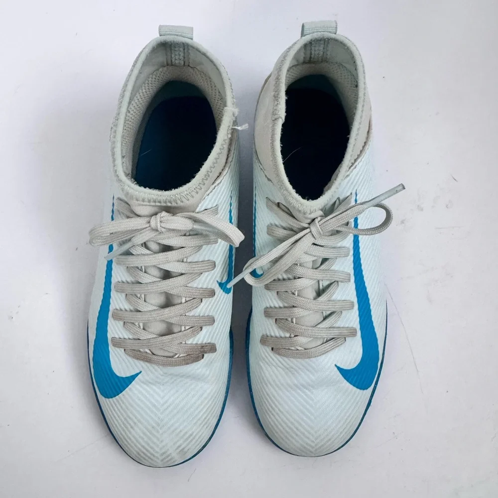 Nike Youth Mercurial Superfly 10 Club Indoor Shoes in Glacier Blue size 2Y